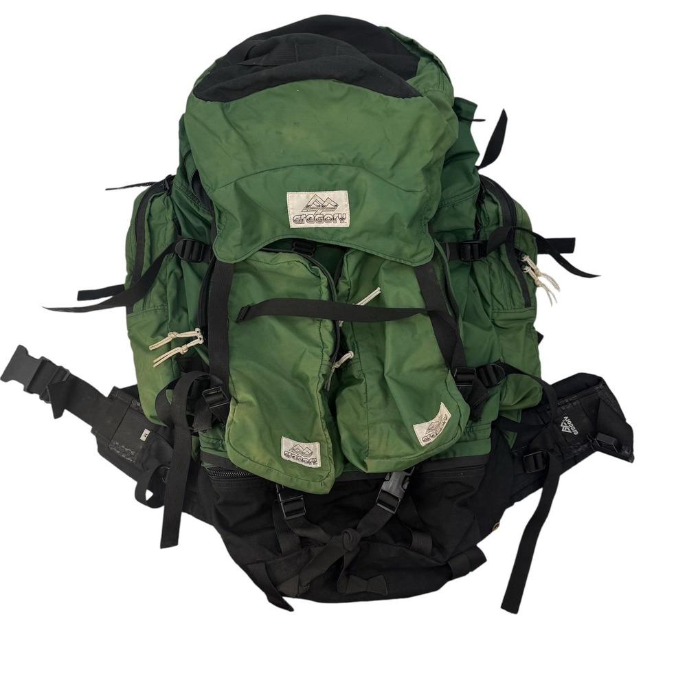 Vintage Gregory Green Internal Frame‎ Backpack
80s-90s hiking camping